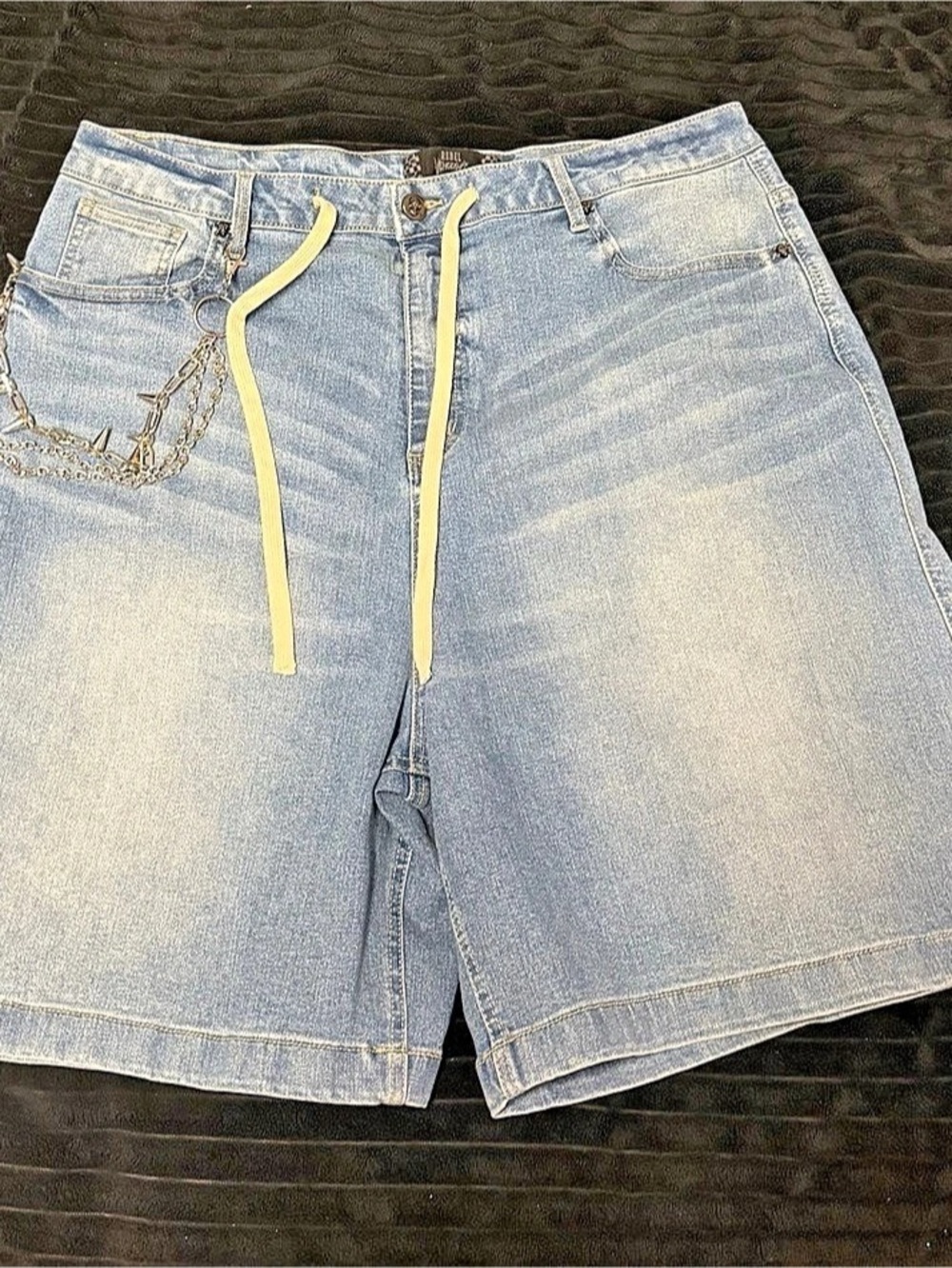 Rebel Vengeance denim shorts Denim Jean Shorts in Blue With Chain